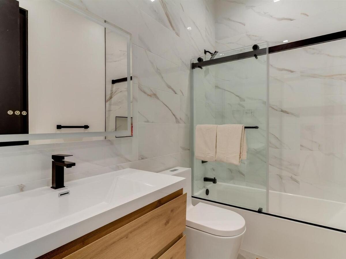 Modern Luxe Retreat 3-bedroom #3 *
