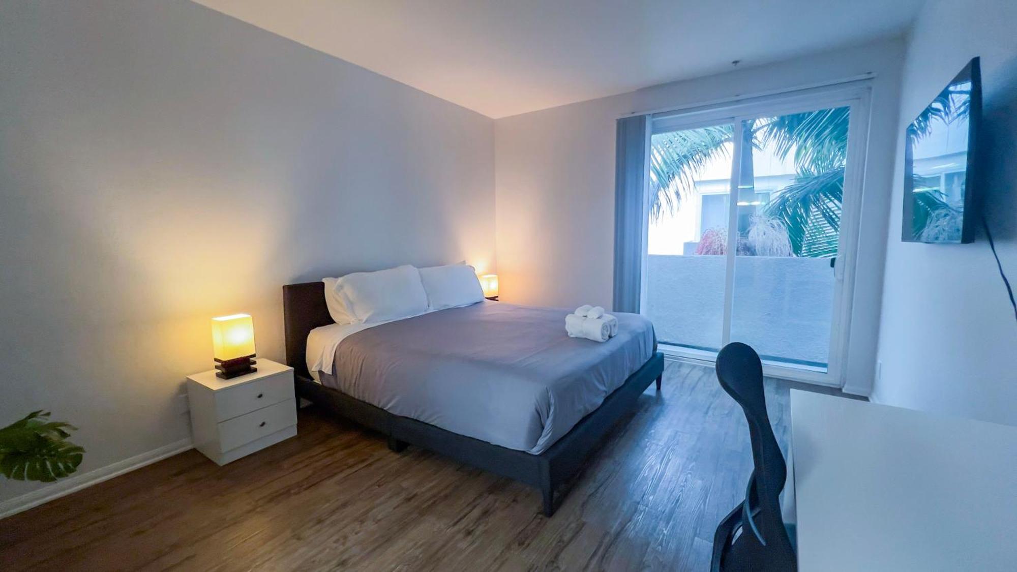 Capsule hotel Landmark Management West La