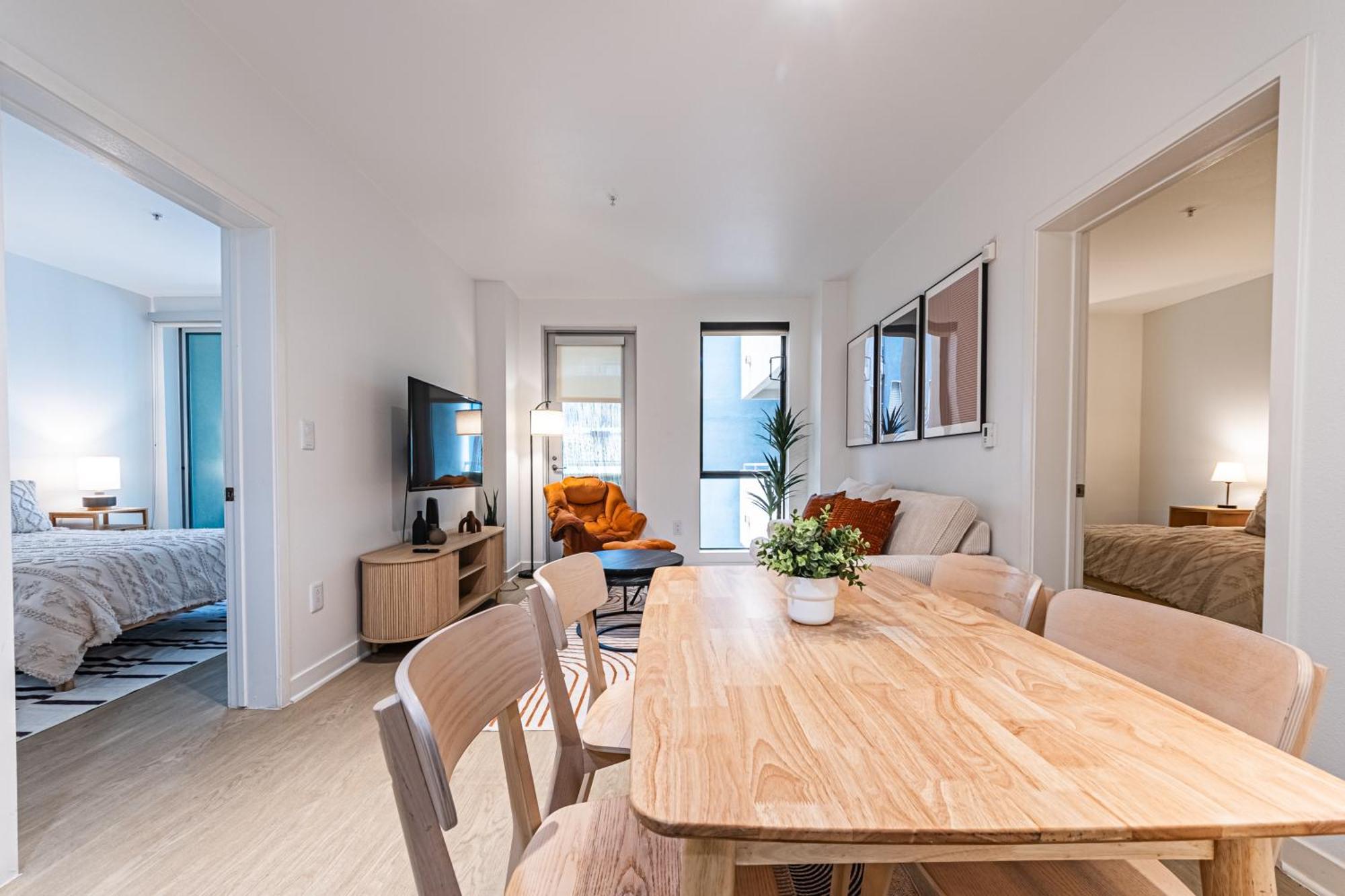 Apartment Stylish 2bdr & 2bth - 15 Mins Walk To The Beach! Los Angeles