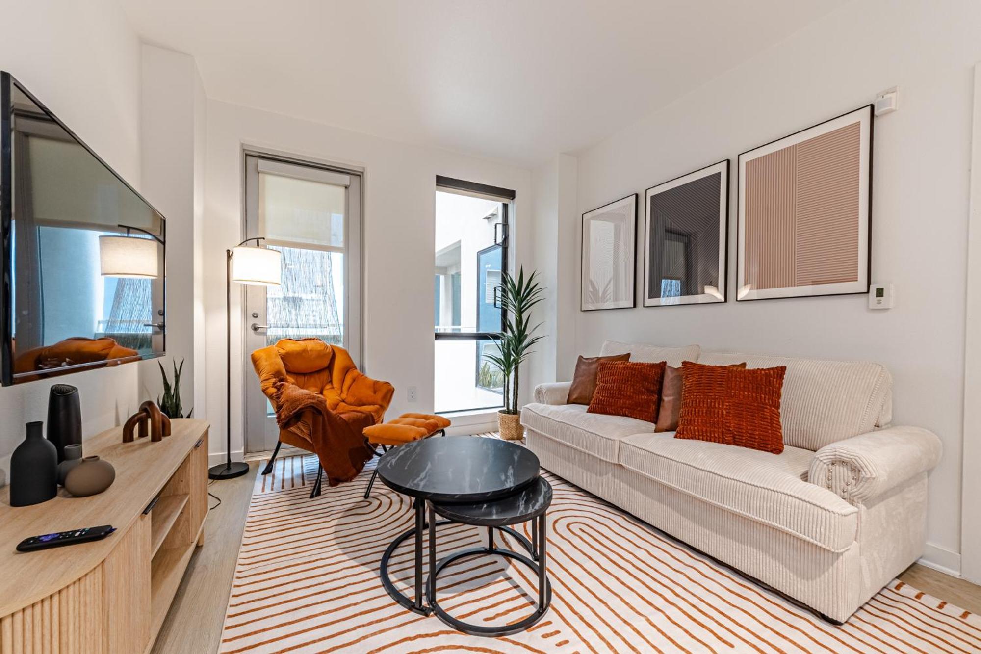 Stylish 2bdr & 2bth - 15 Mins Walk To The Beach! Apartment Los Angeles