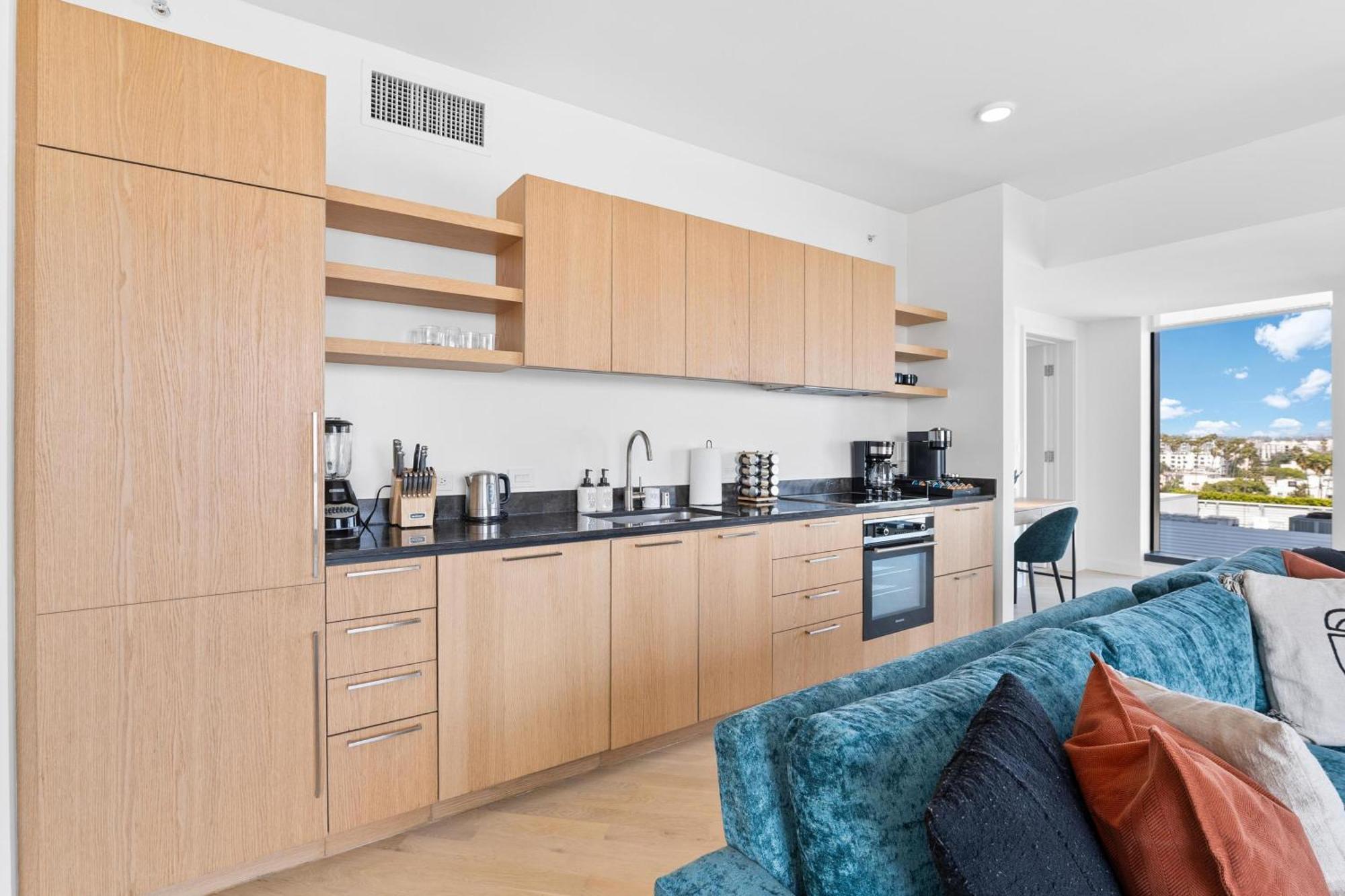 Rooftop Pool Modern 2br, 2ba - Panoramic Hollywood Views Los Angeles
