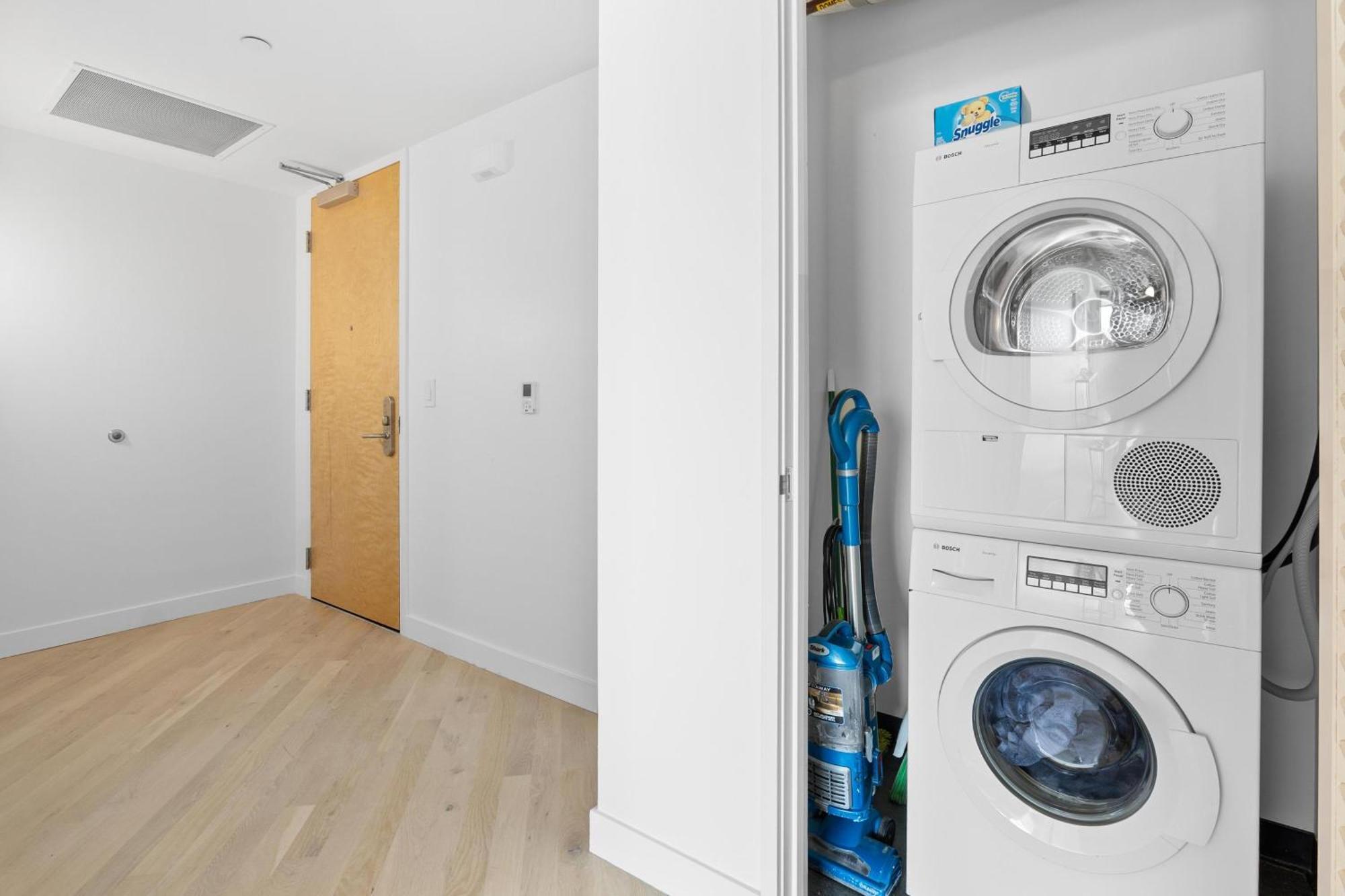Rooftop Pool Modern 2br, 2ba - Panoramic Hollywood Views Apartment *