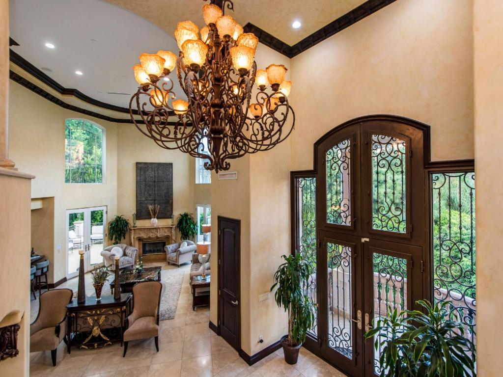 Robmar Mansion *