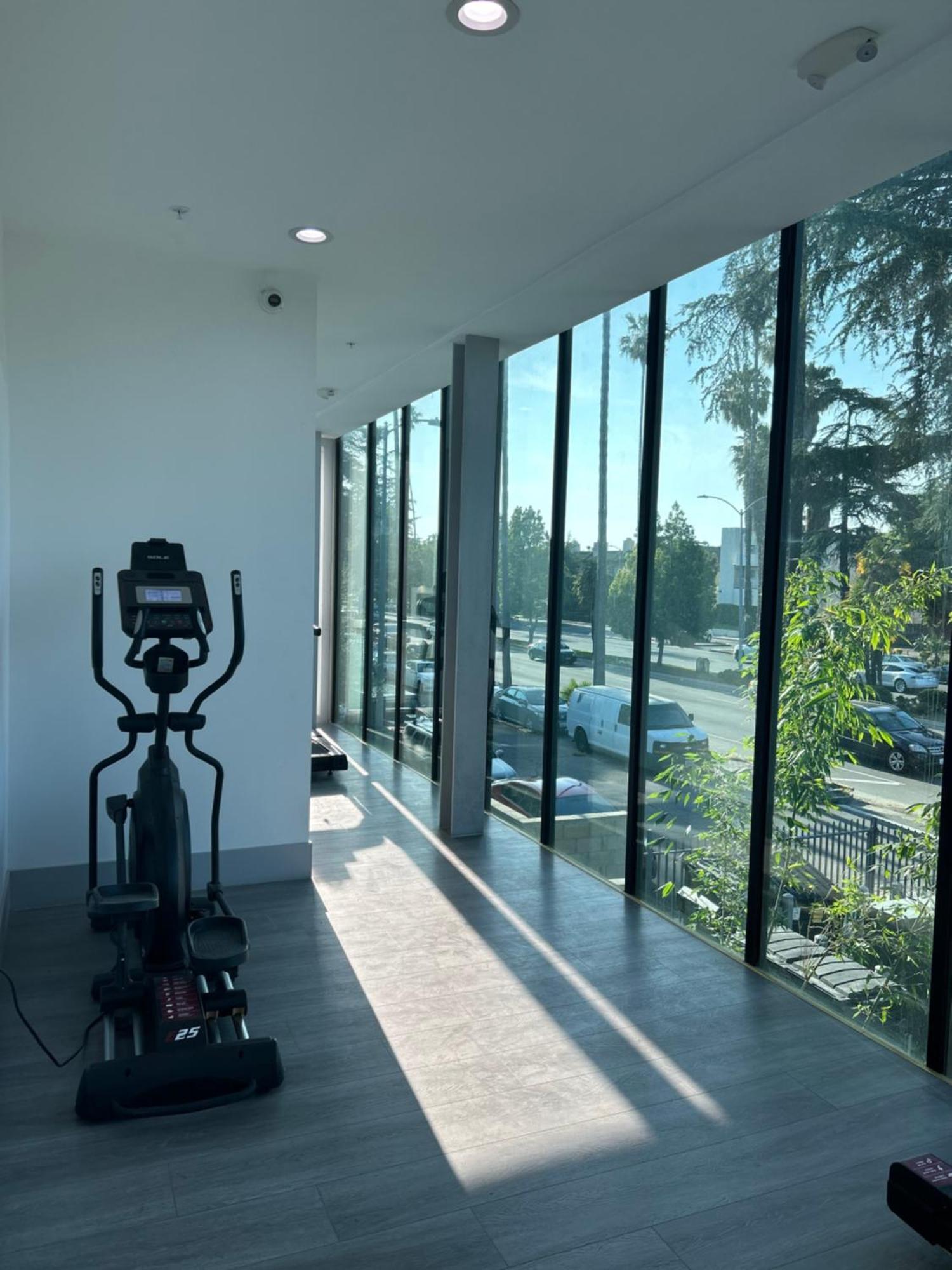 Apartment Newly Gated Stylish Steps To Hollywood 2b2b