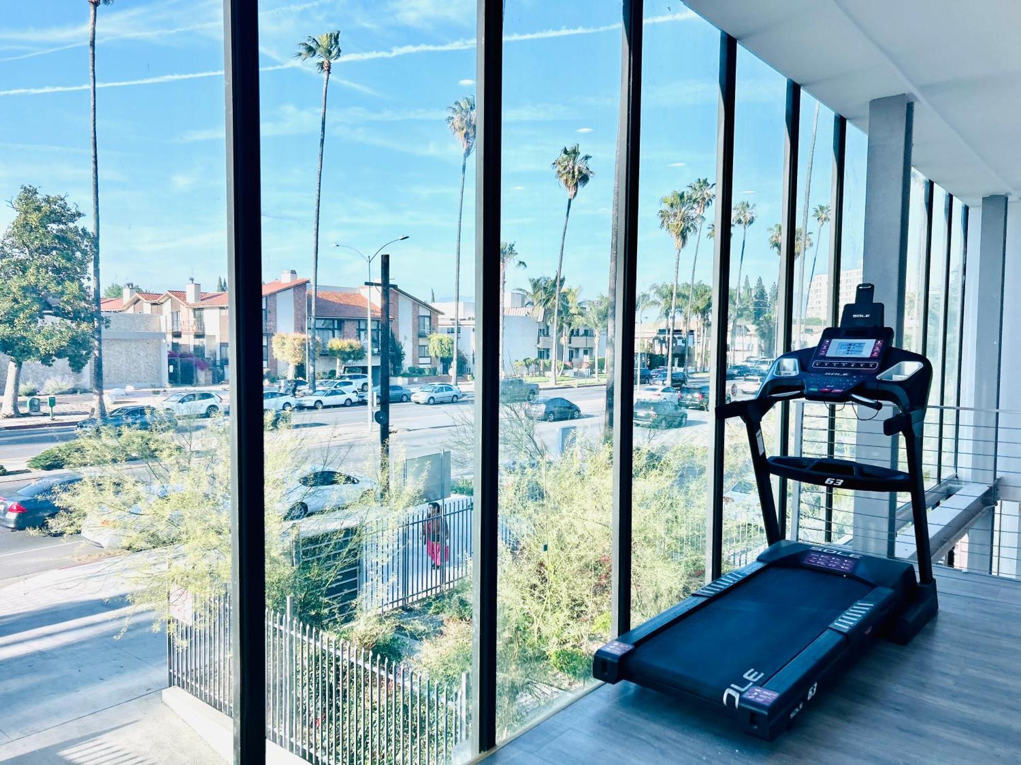 Apartment Newly Gated Stylish Steps To Hollywood 2b2b *