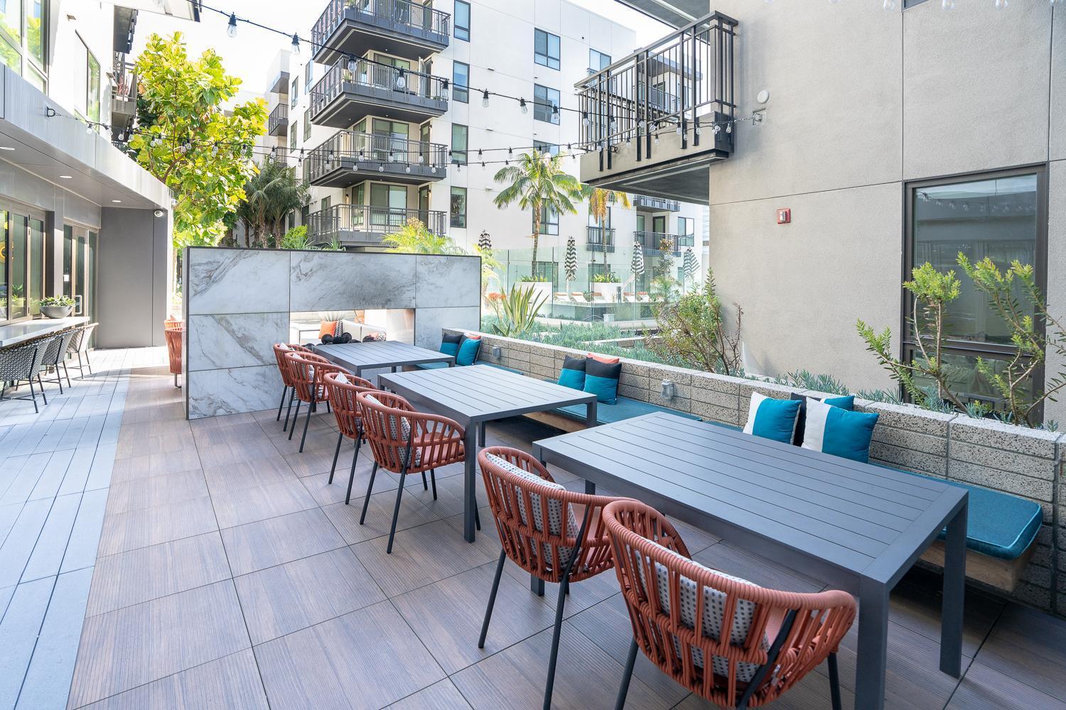 Sunset Lounge On Sunset Blvd With Pool & Jacuzzi *