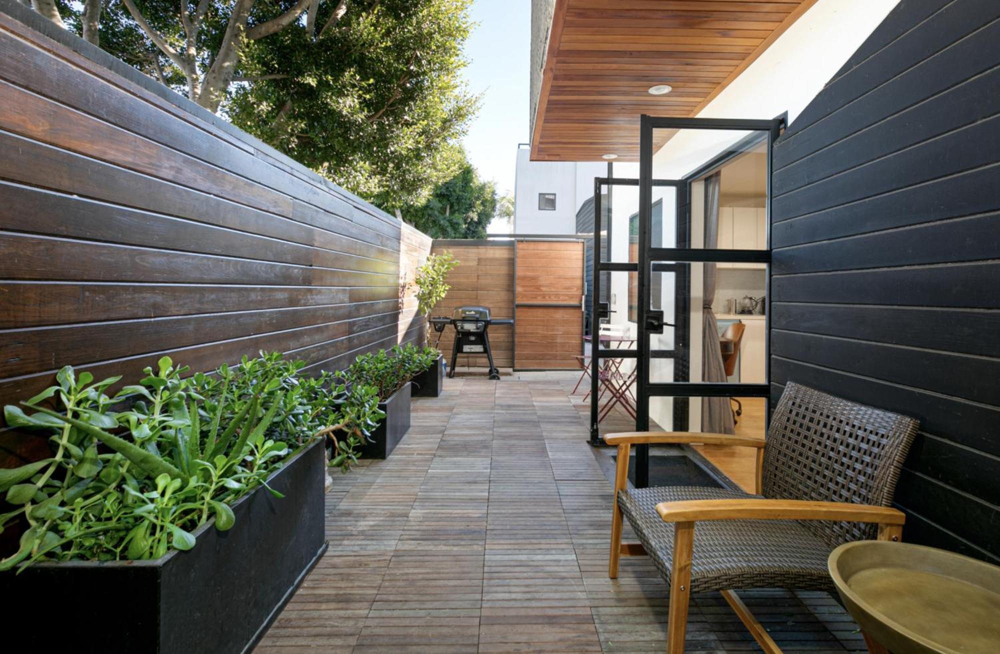 Venice With Large Private Patio Steps To The *