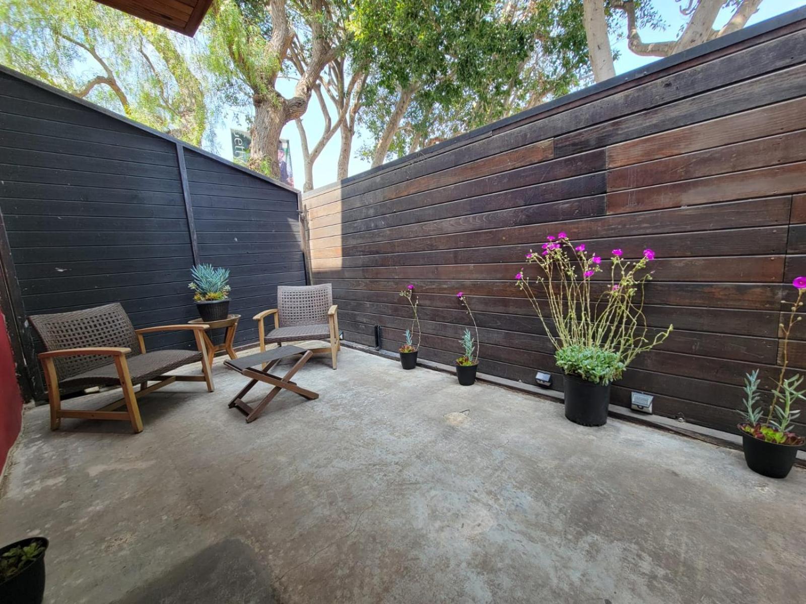 Venice With Large Private Patio Steps To The Holiday home Los Angeles
