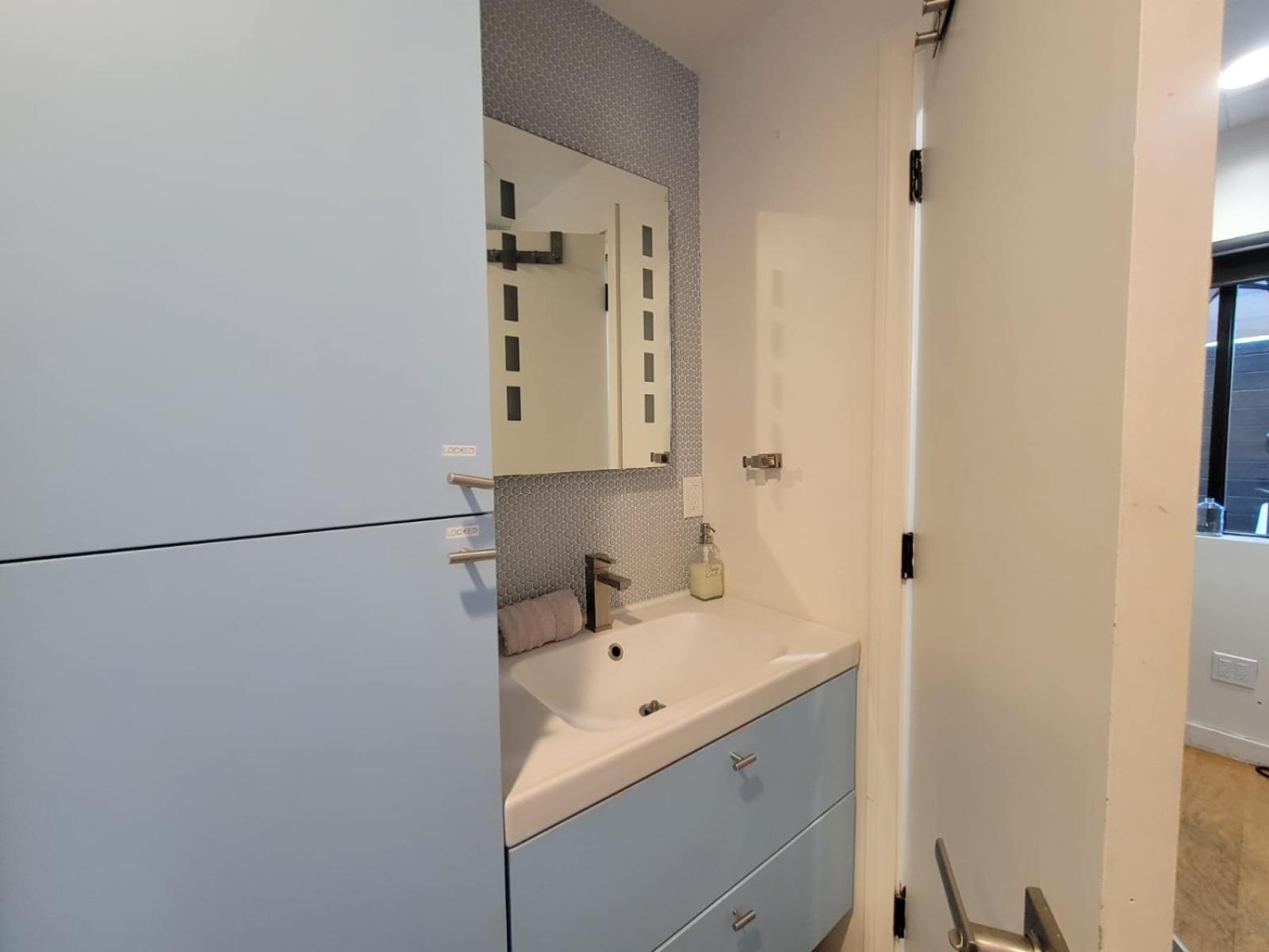 Venice With Large Private Patio Steps To The