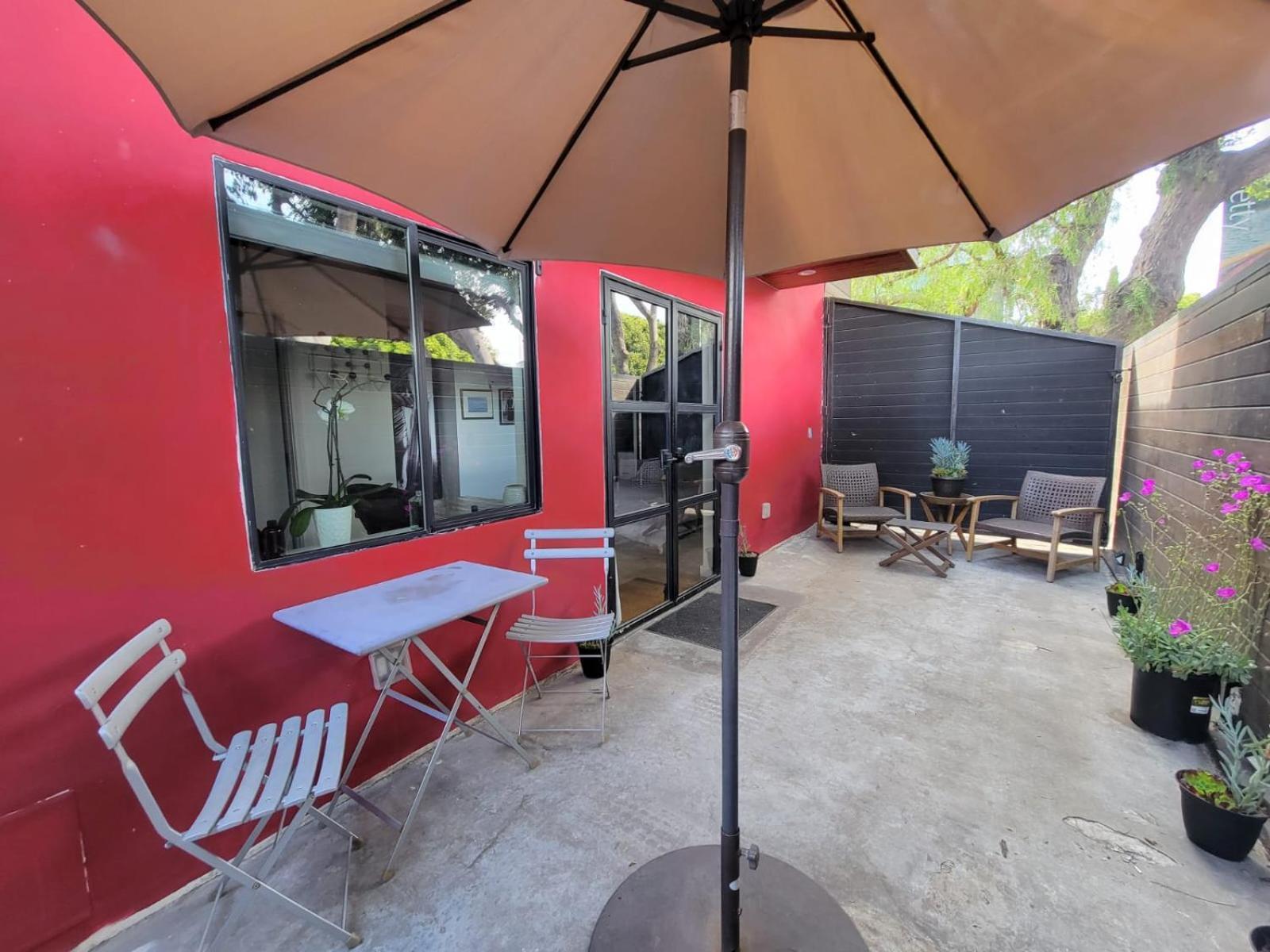Venice With Large Private Patio Steps To The Los Angeles