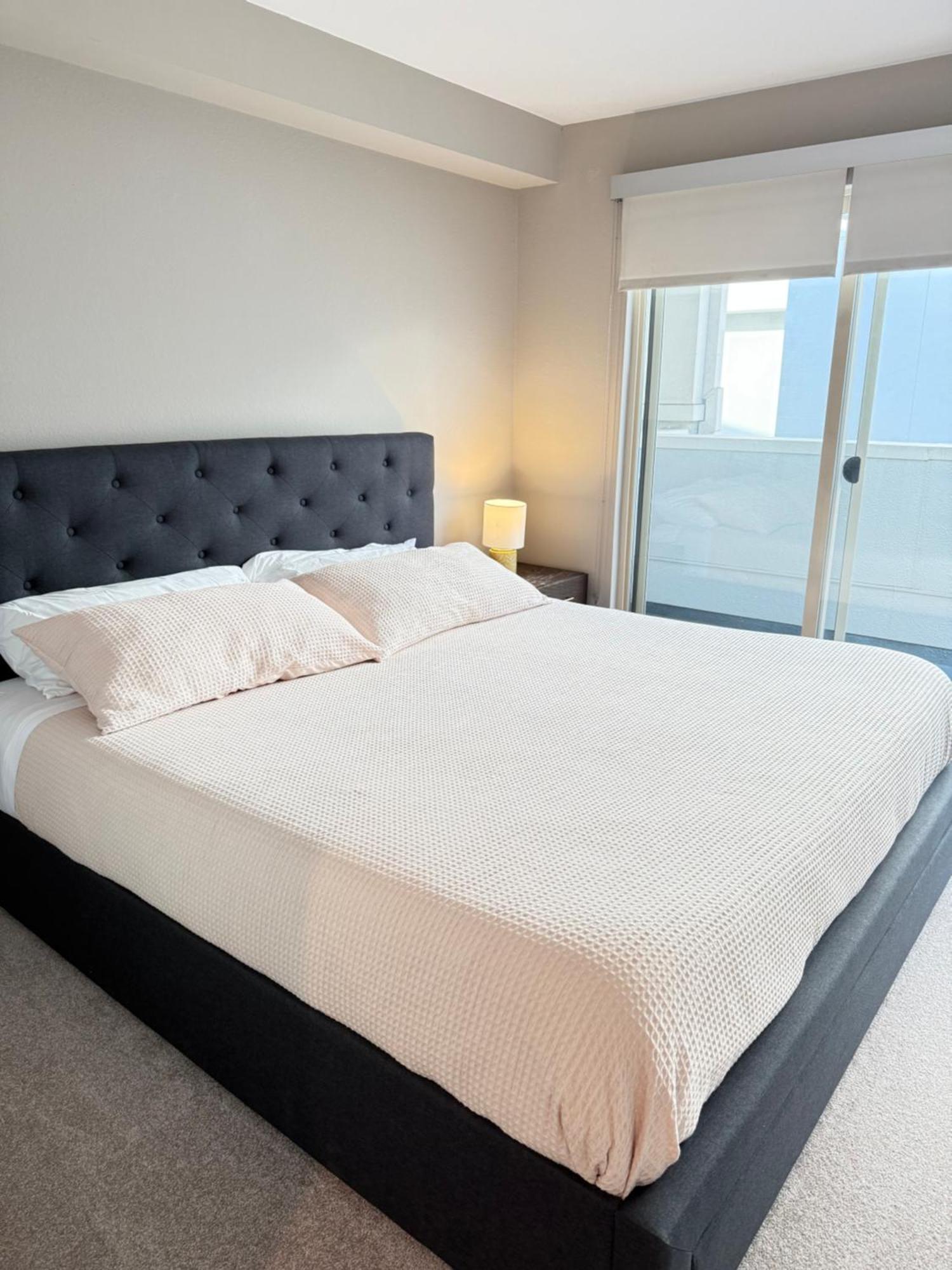 Pacific Blue Townhome Walk To Ocean 2 Bed With Free Parking Apartment Los Angeles