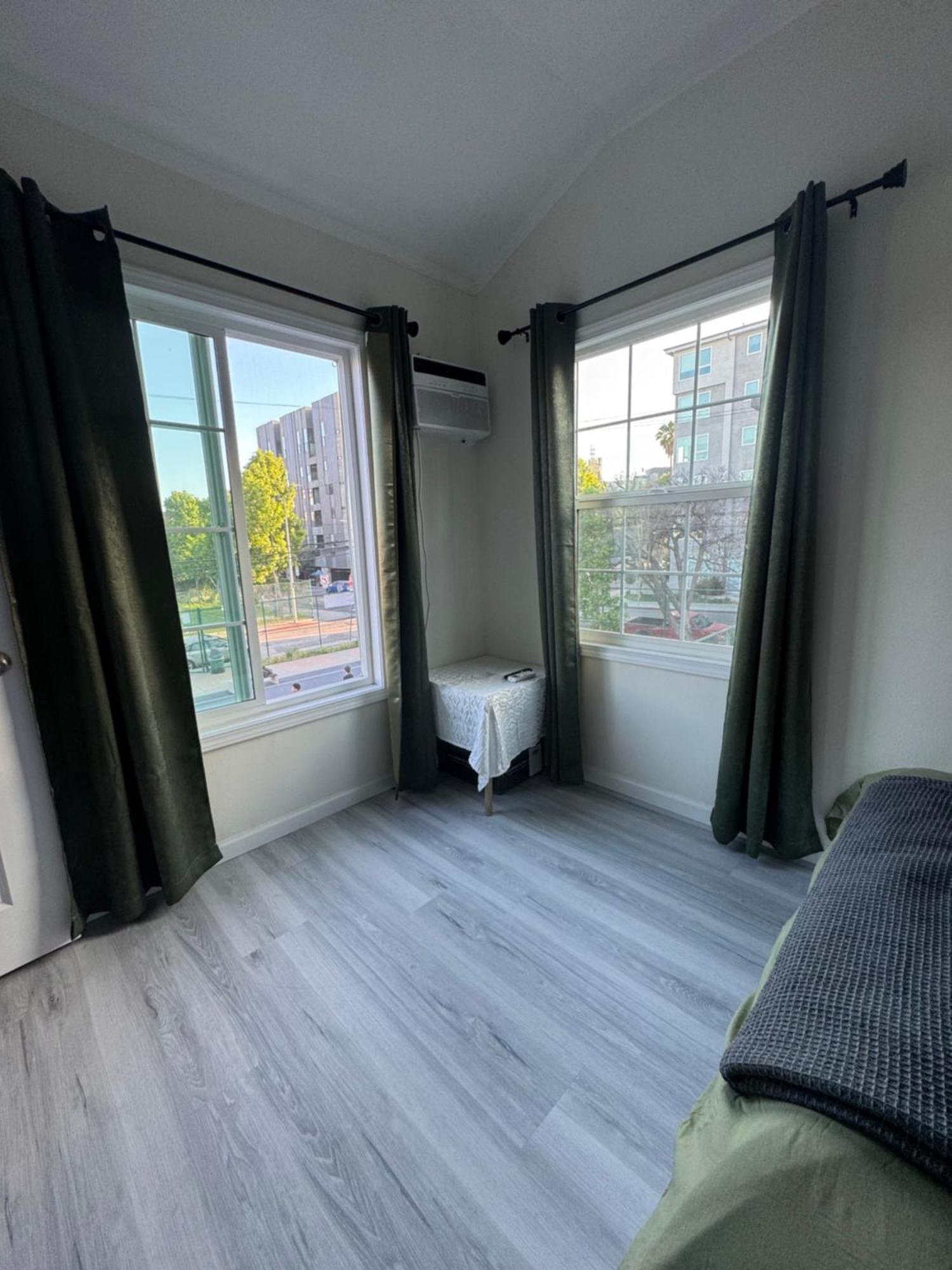 Apartment Walk Of Fame 1 Bedroom With Shared Bathroom And Kitchen *