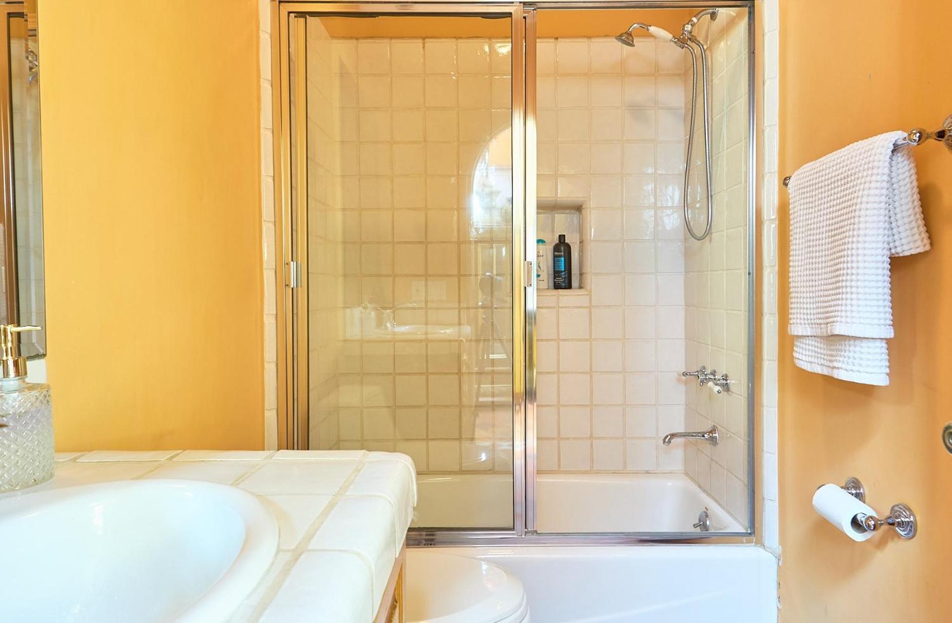 Beverly Hills Spanish Homestay *