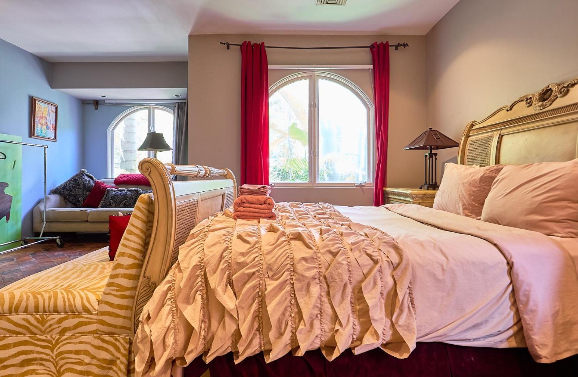 Beverly Hills Spanish Homestay Los Angeles