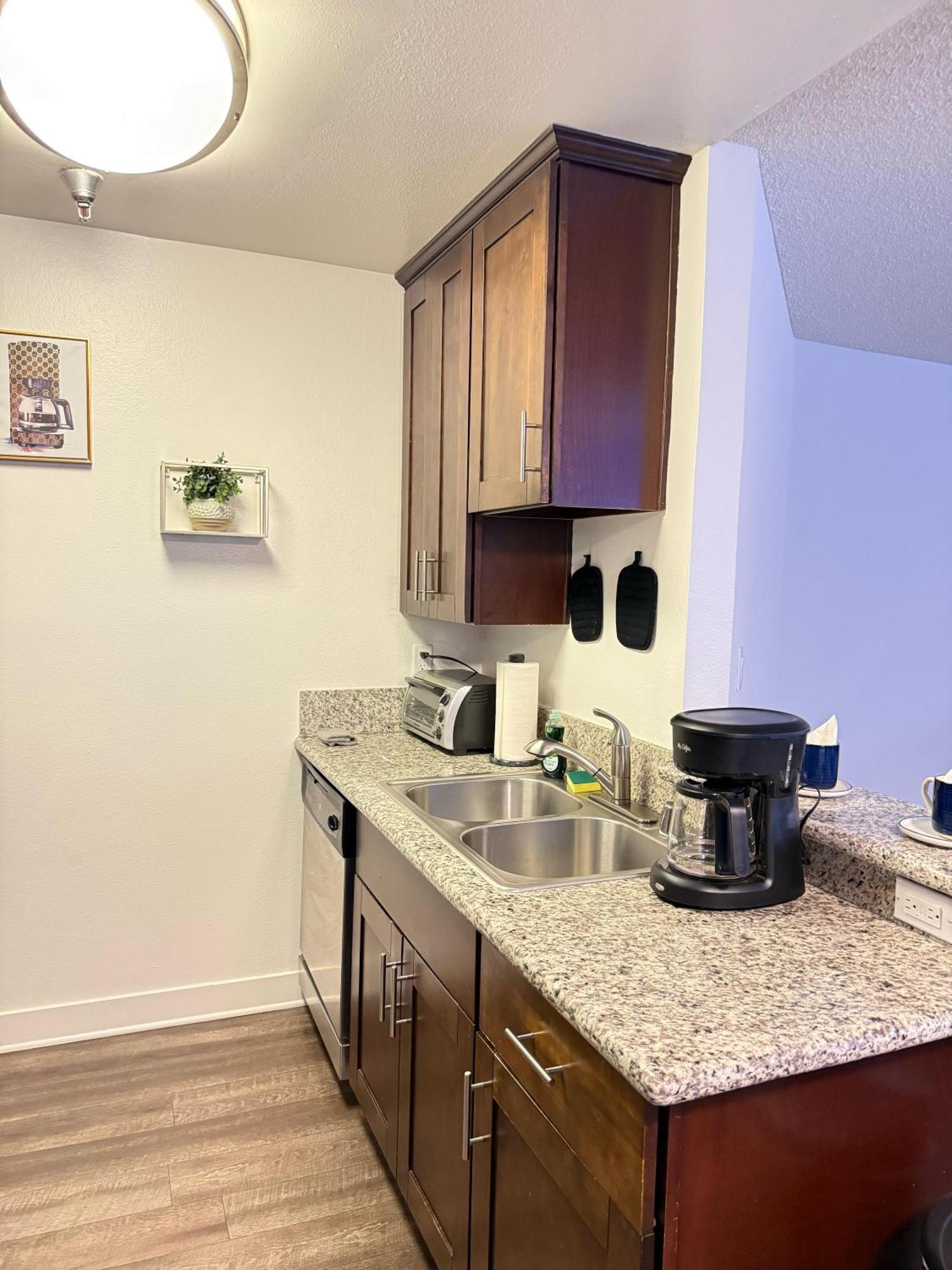 Hollywood Blvd Apartment Los Angeles
