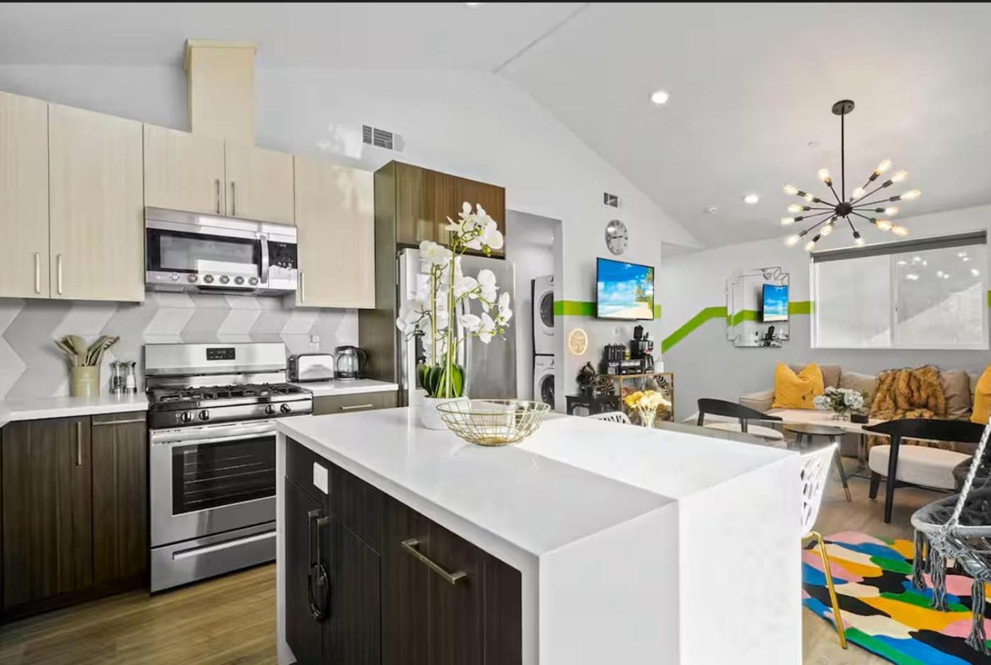 Apartment C- Vibrant And Glam Noho Pad Near U-studios And H-sign *