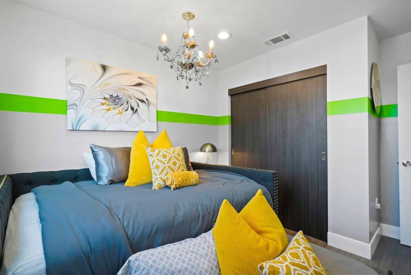 Apartment C- Vibrant And Glam Noho Pad Near U-studios And H-sign Los Angeles