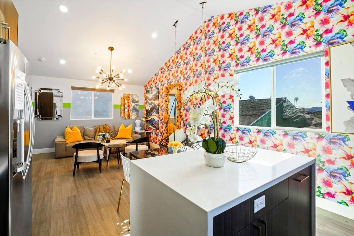 C- Vibrant And Glam Noho Pad Near U-studios And H-sign Apartment Los Angeles