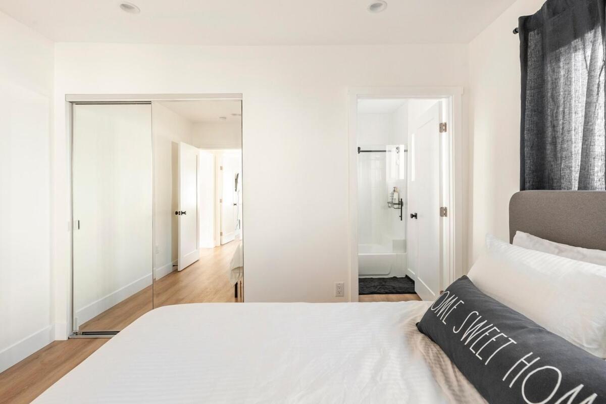 Stylish Gated Retreat In East Hollywood With Parking