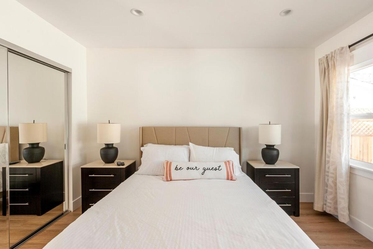 Holiday home Stylish Gated Retreat In East Hollywood With Parking