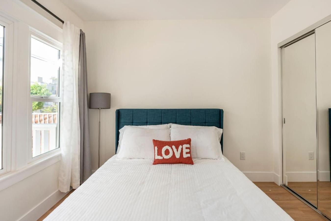 Holiday home Stylish Gated Retreat In East Hollywood With Parking *
