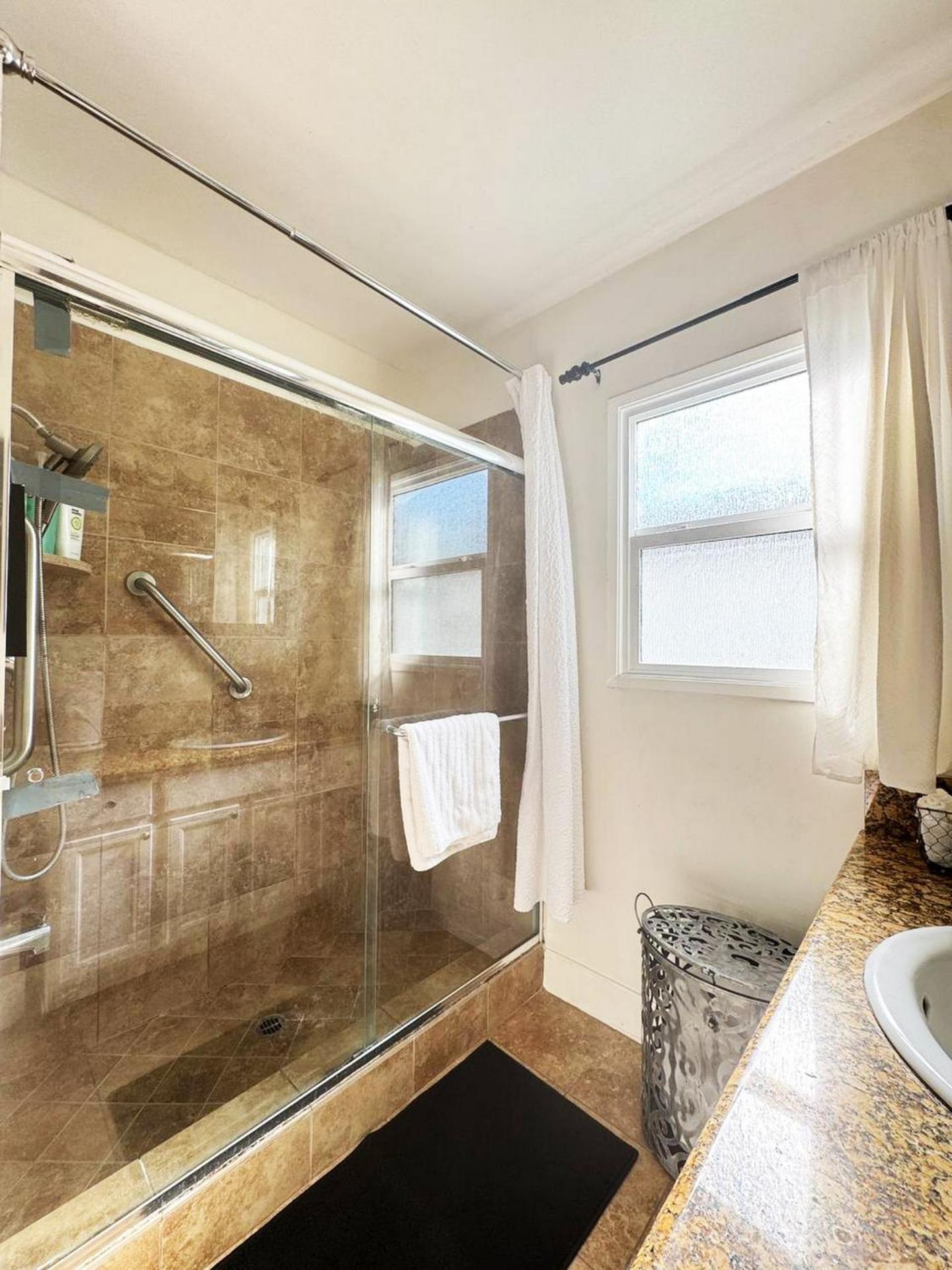 Charming 3br House - Hal-uc *