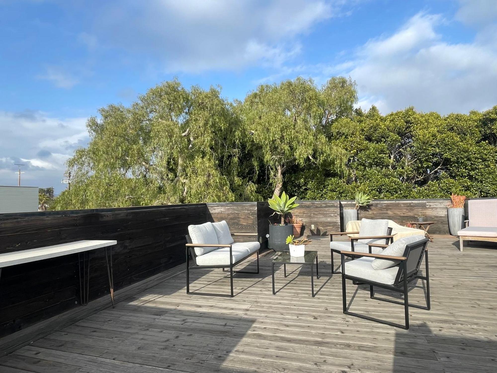 Venice Two Bedroom Rooftop House With Parking Los Angeles