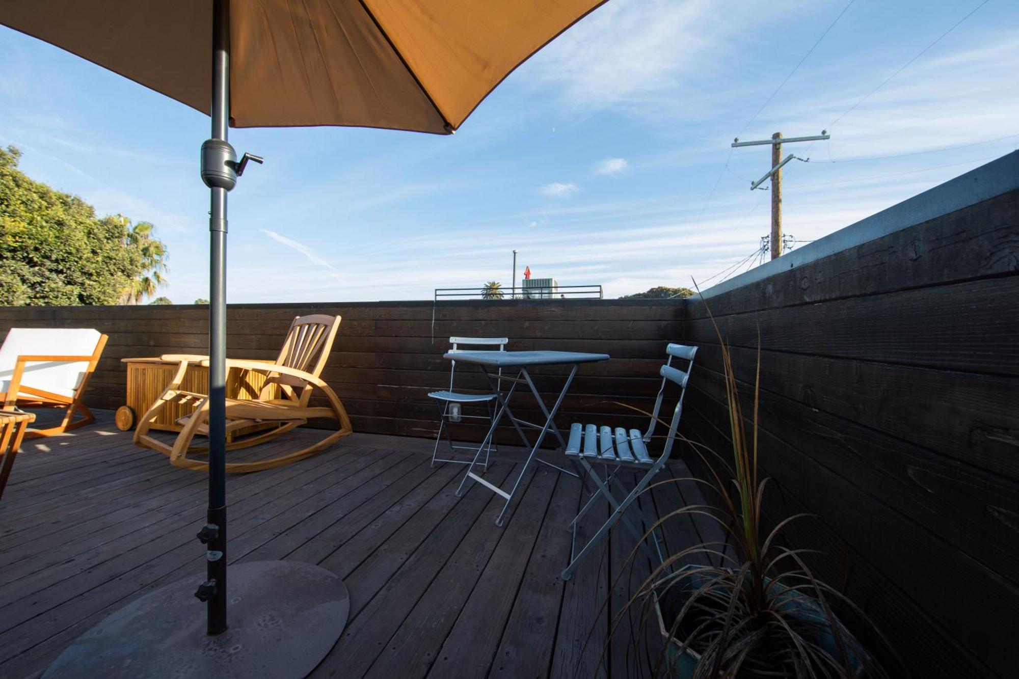 Venice Two Bedroom Rooftop House With Parking