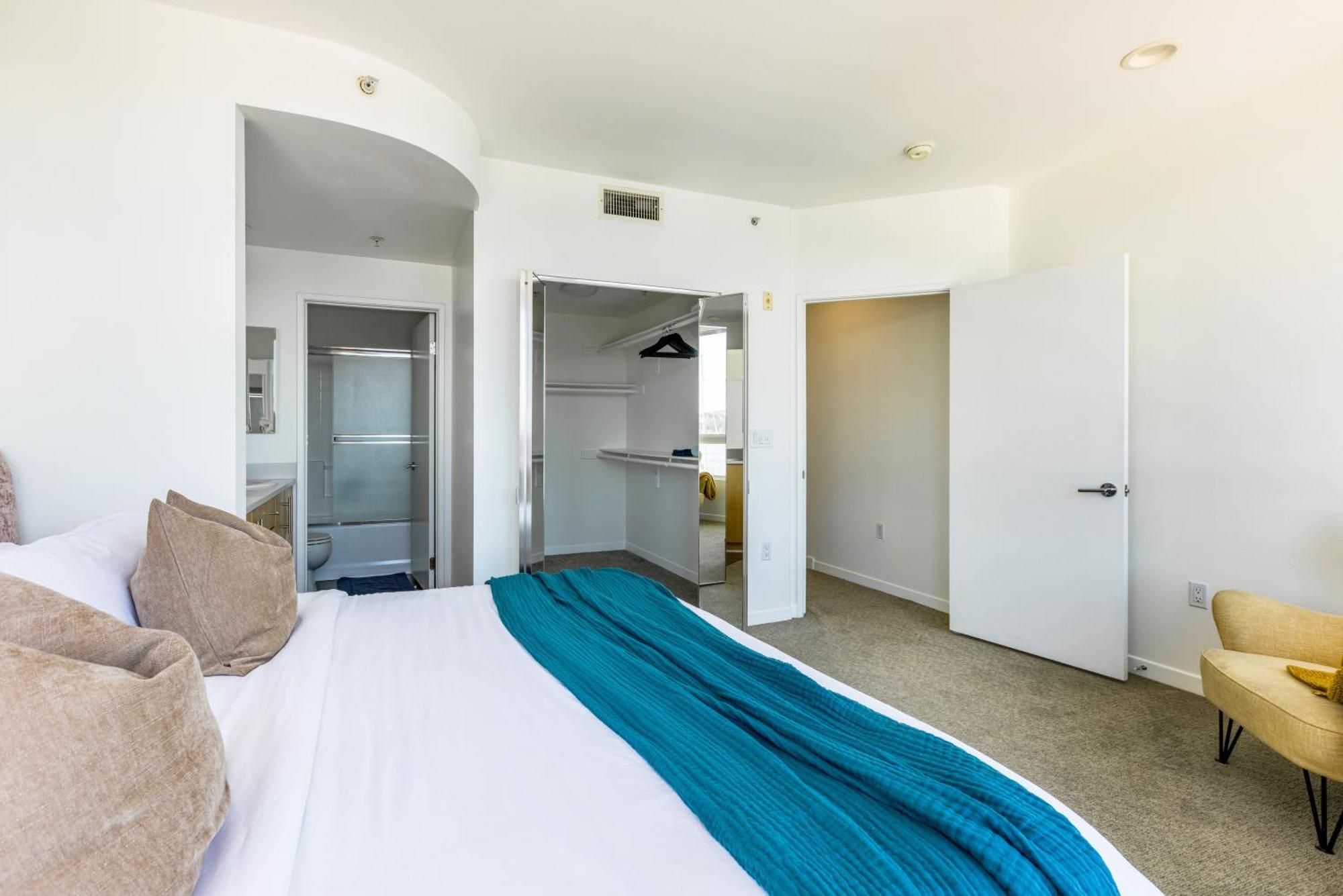 Waterfront 2br Duplex Stunning Marina Views Apartment *