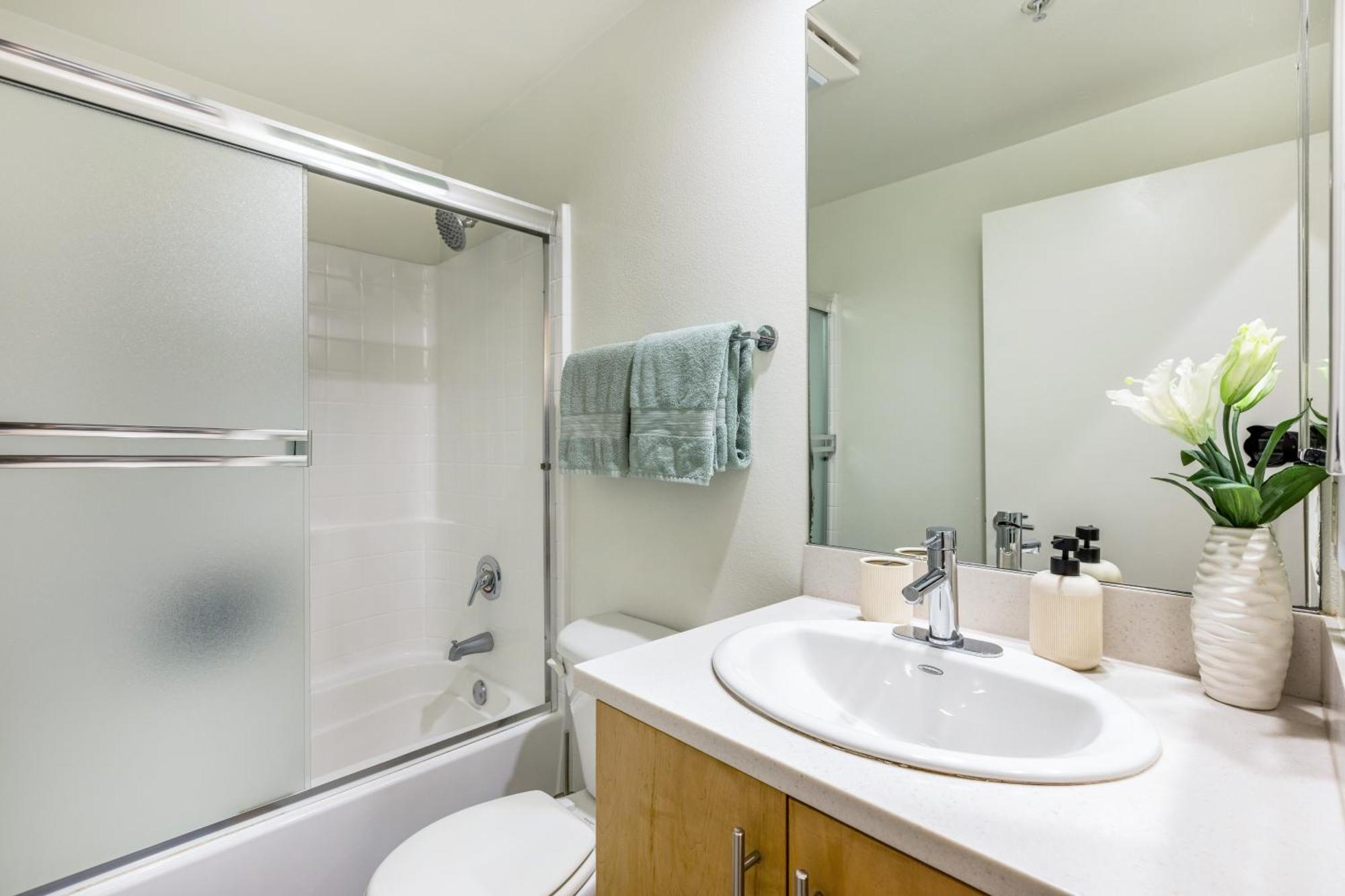 Waterfront 2br Duplex Stunning Marina Views