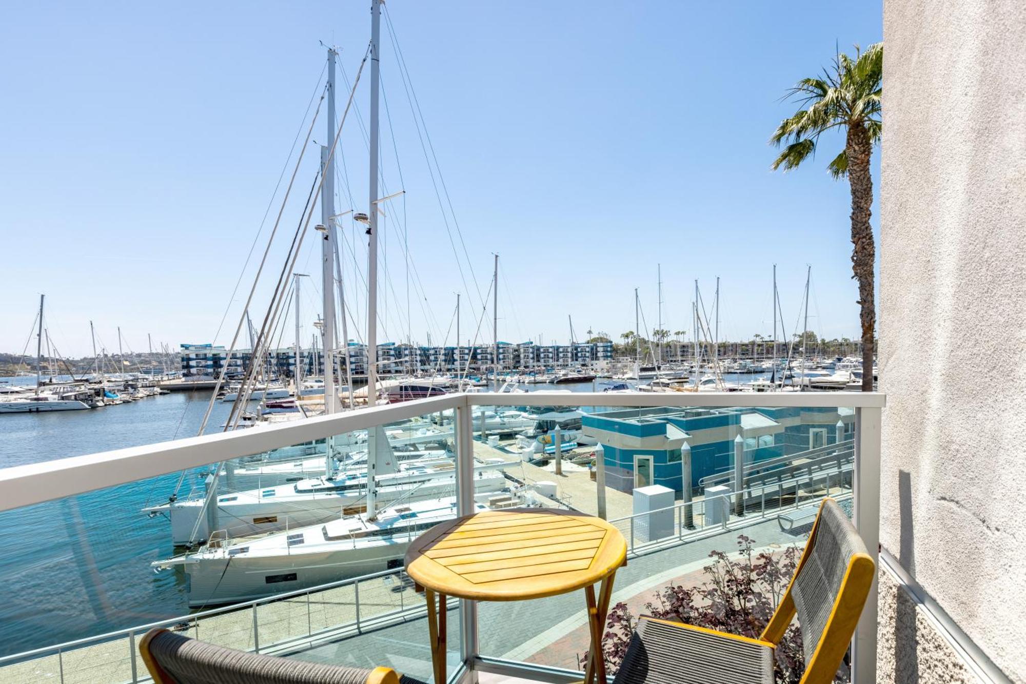 Waterfront 2br Duplex Stunning Marina Views