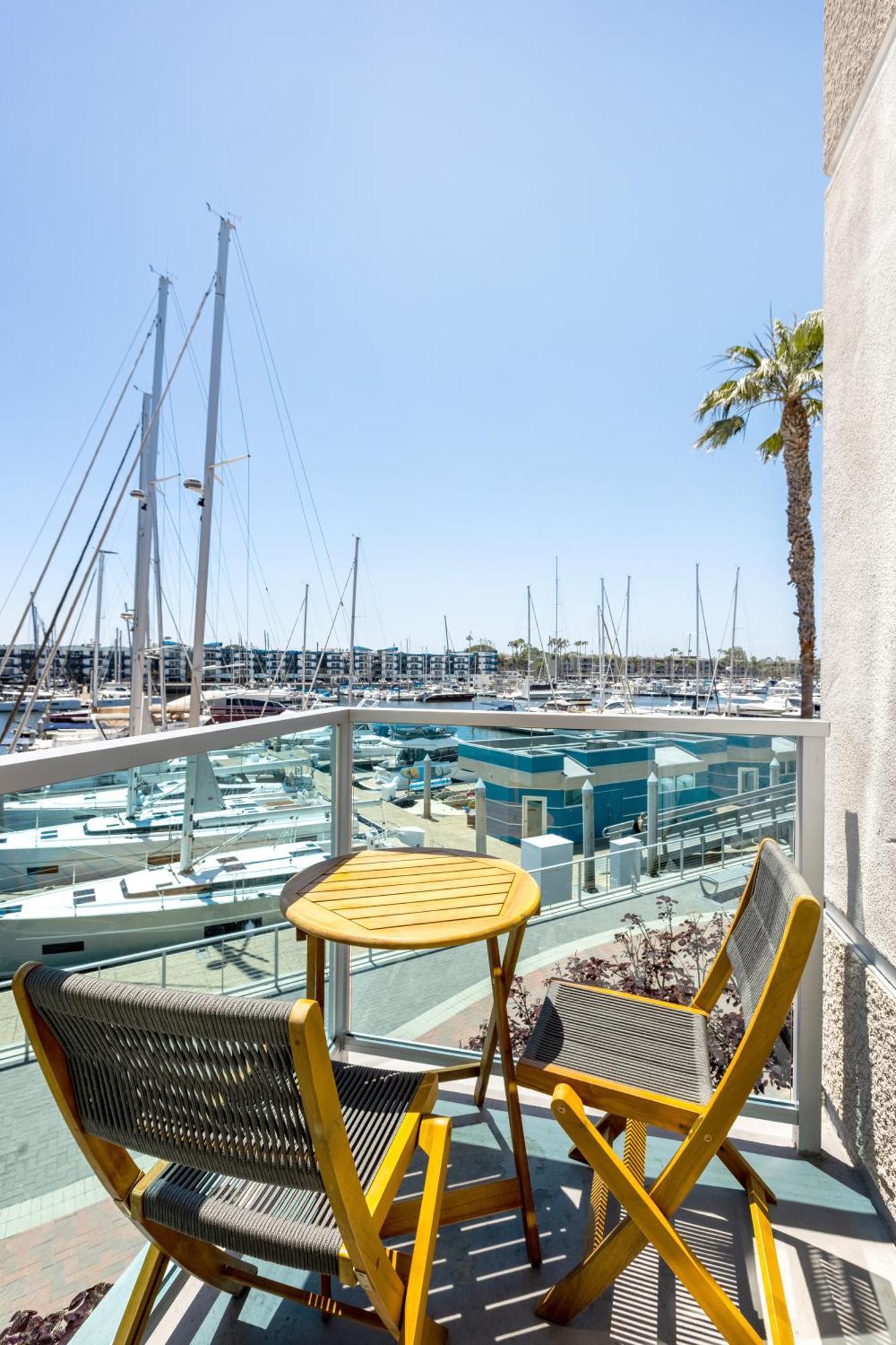 Waterfront 2br Duplex Stunning Marina Views * Los Angeles