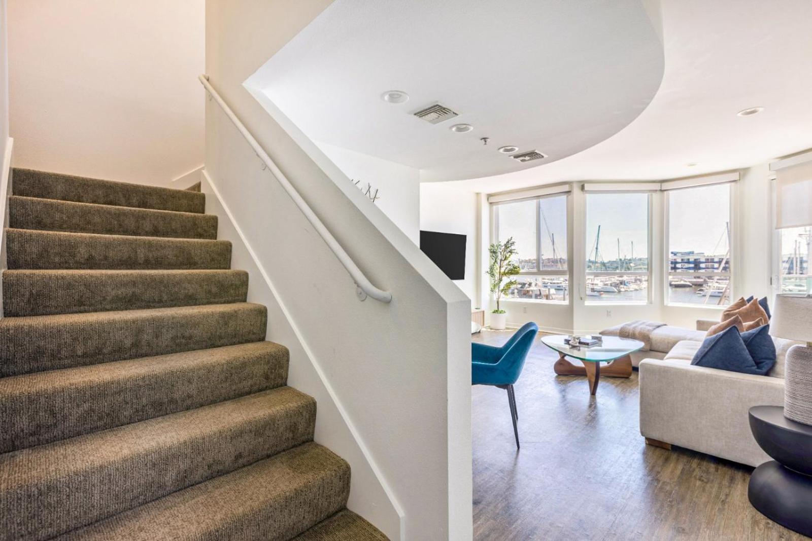 Waterfront 2br Duplex Stunning Marina Views