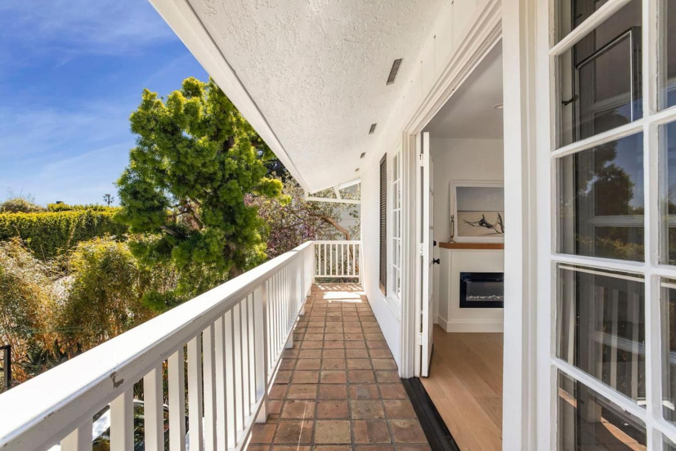 Coastal Luxury In Pacific Palisades Month *