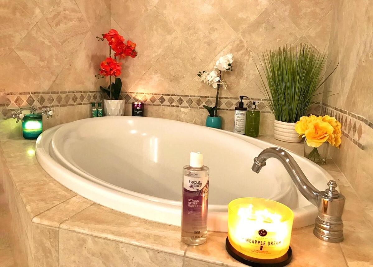 Holiday home Hollywood Hills Retreat With Jacuzzi Style Tub, Steam Room, Tree-top Views Garden Patio Los Angeles