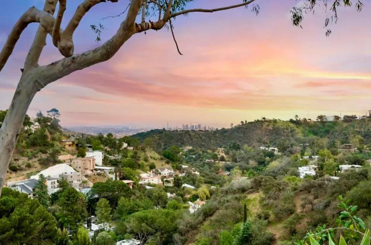 Holiday home Hollywood Hills Retreat With Jacuzzi Style Tub, Steam Room, Tree-top Views Garden Patio