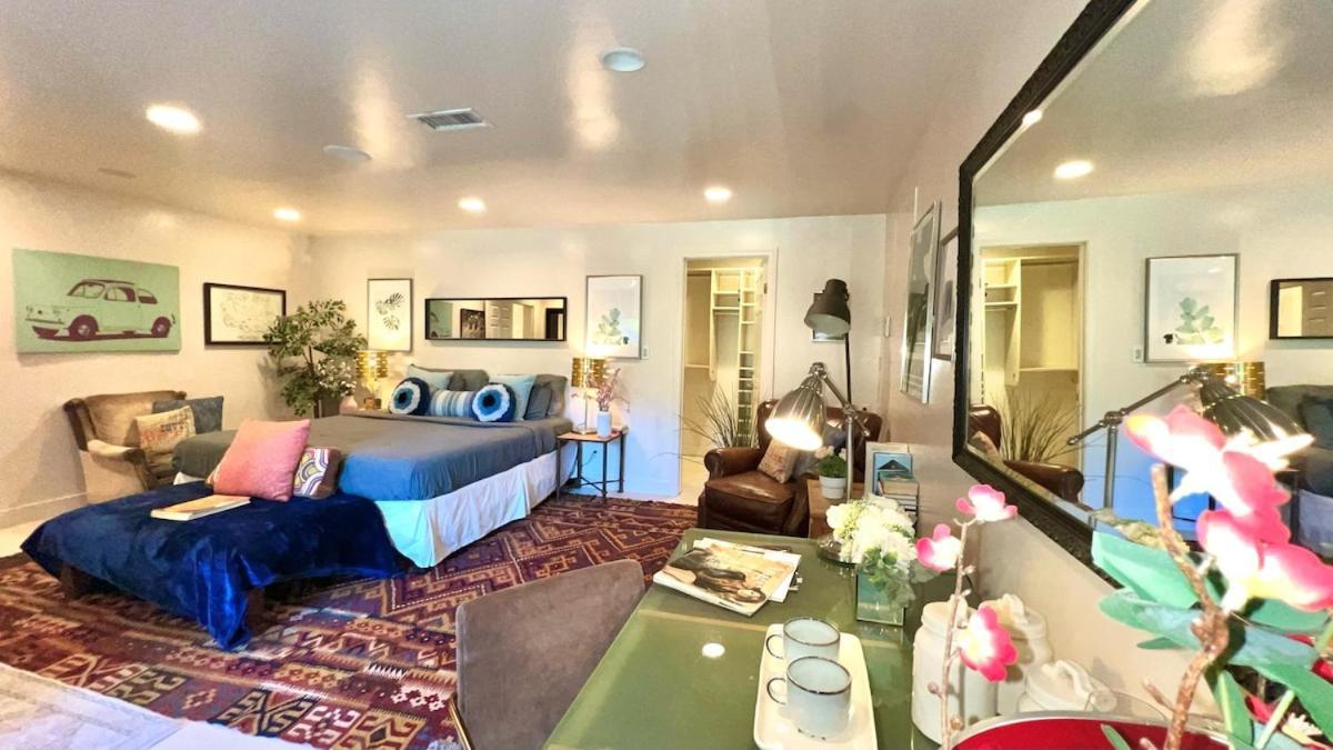 Hollywood Hills Retreat With Jacuzzi Style Tub, Steam Room, Tree-top Views Garden Patio * Los Angeles