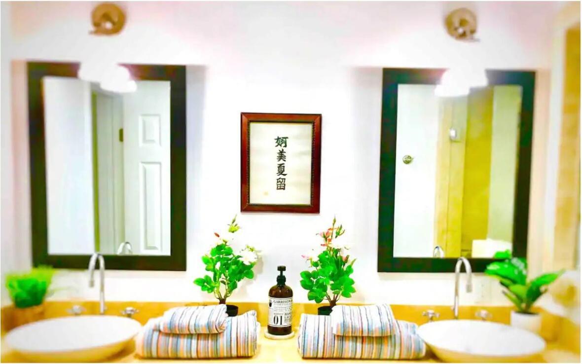 Holiday home Hollywood Hills Retreat With Jacuzzi Style Tub, Steam Room, Tree-top Views Garden Patio Los Angeles