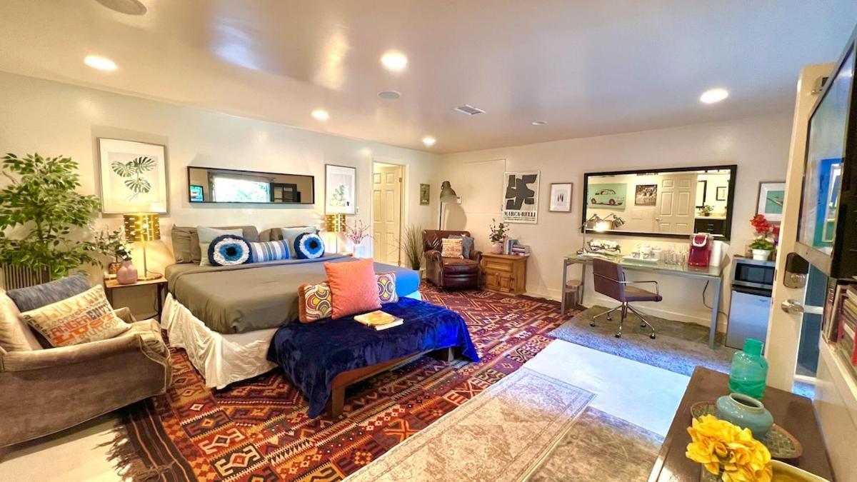 Hollywood Hills Retreat With Jacuzzi Style Tub, Steam Room, Tree-top Views Garden Patio