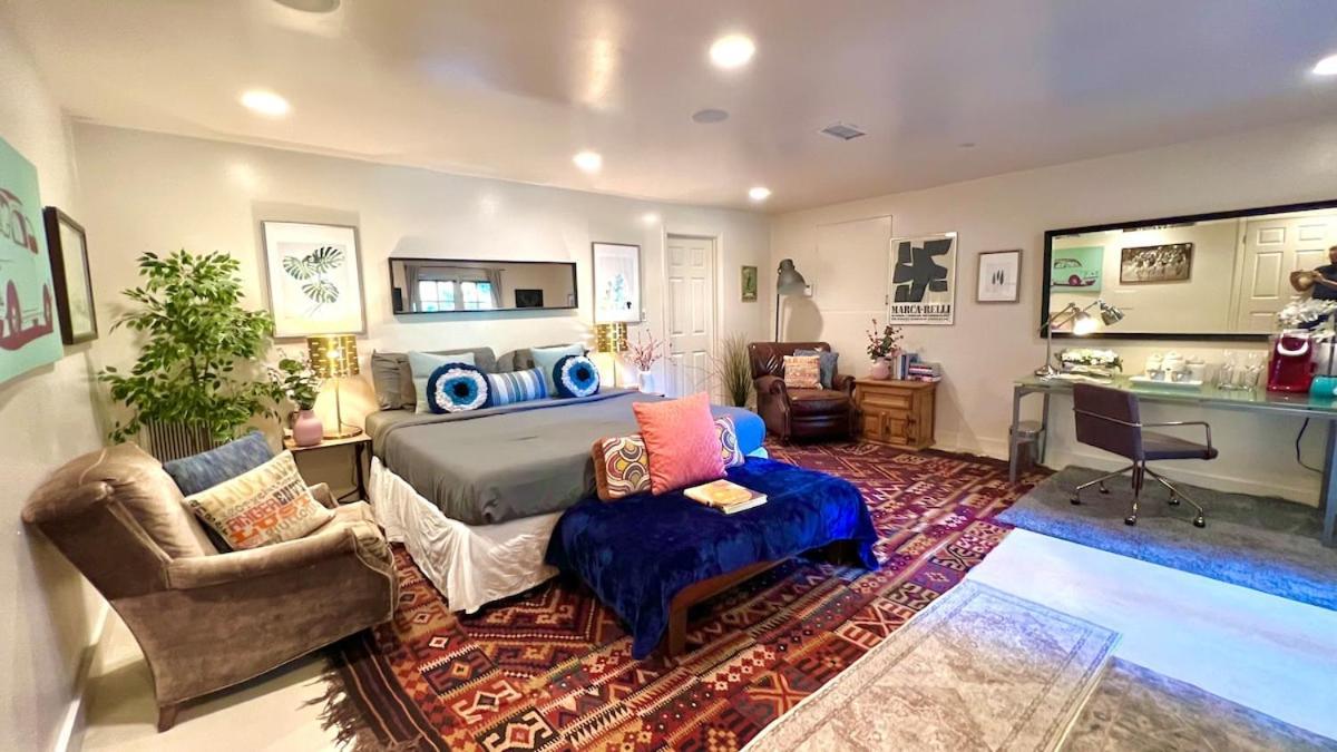 Hollywood Hills Retreat With Jacuzzi Style Tub, Steam Room, Tree-top Views Garden Patio * Los Angeles