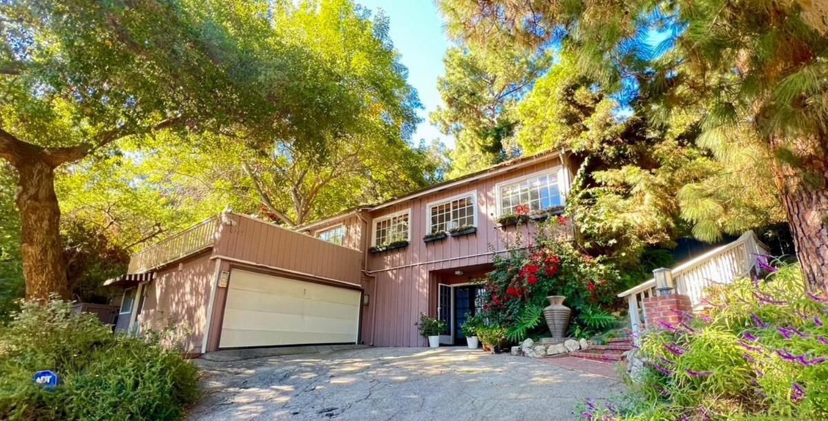 Hollywood Hills Retreat With Jacuzzi Style Tub, Steam Room, Tree-top Views Garden Patio *