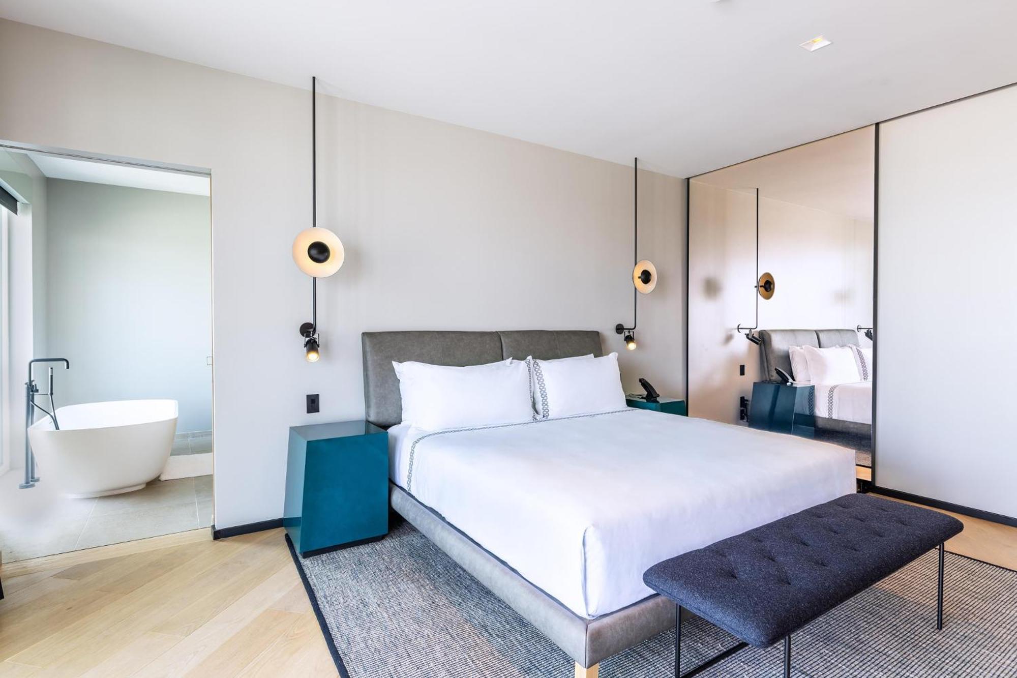 Hotel The Shay, A Destination By Hyatt