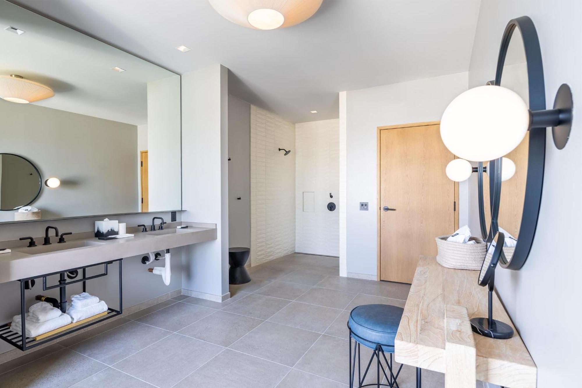 Hotel The Shay, A Destination By Hyatt 4*