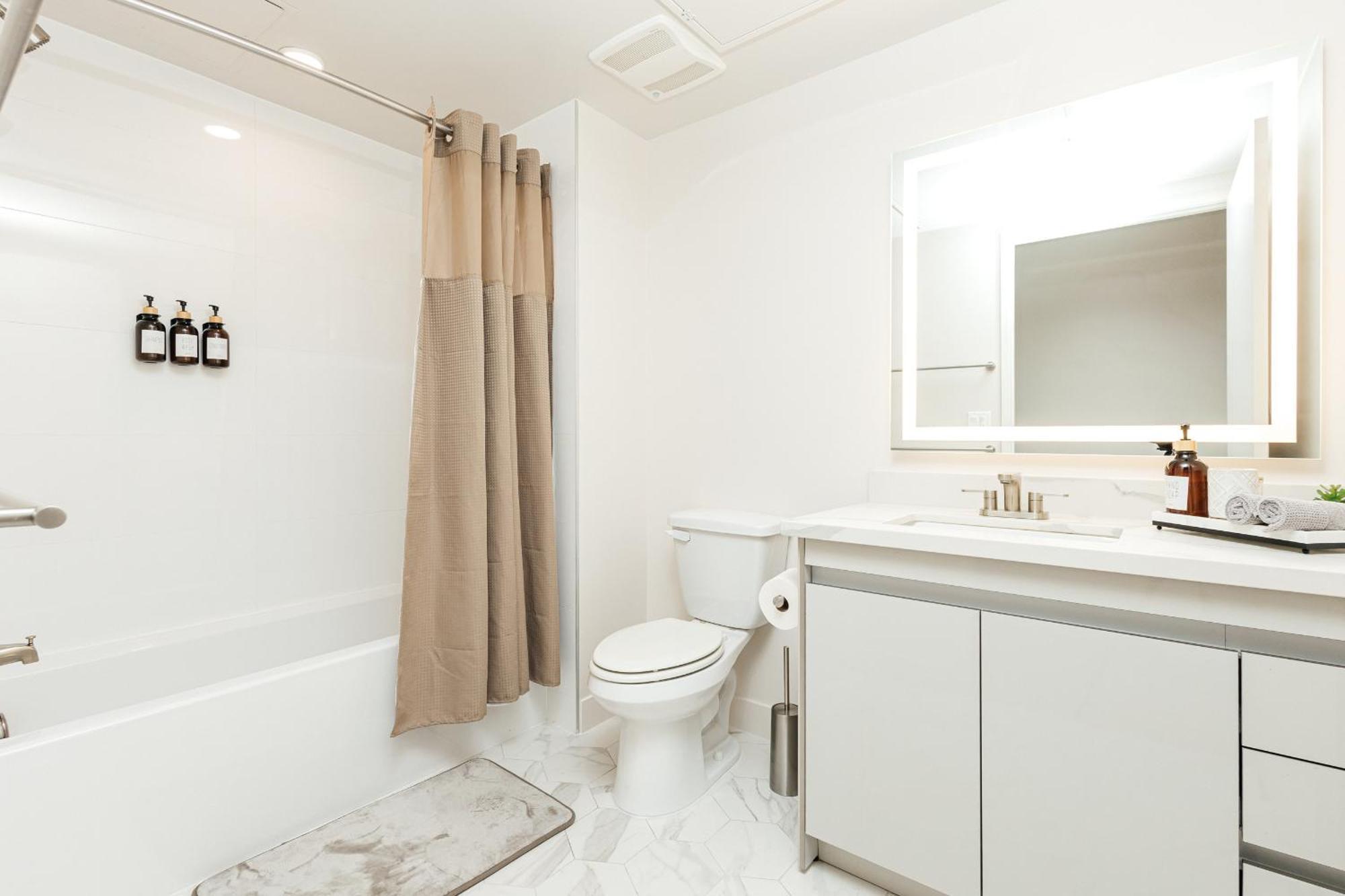 Apartment Stunning 2br Steps From Santa Monica Pier *