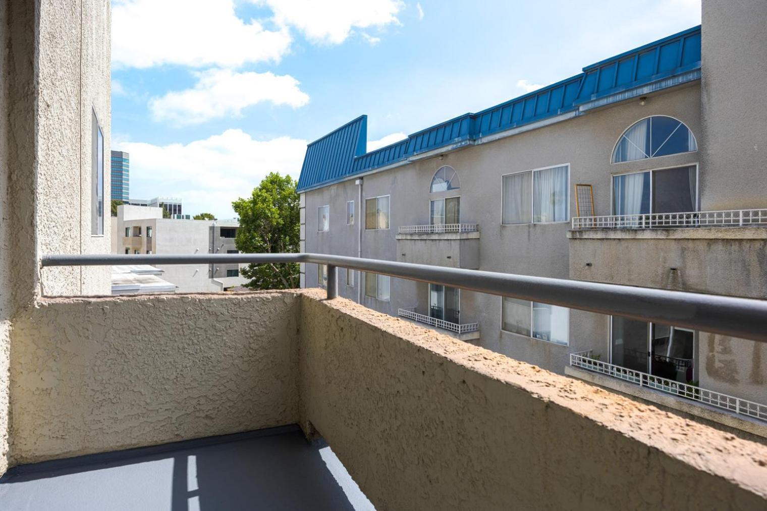 Blueground Sherman Oaks View Nr Lake Balboa Lax-1362