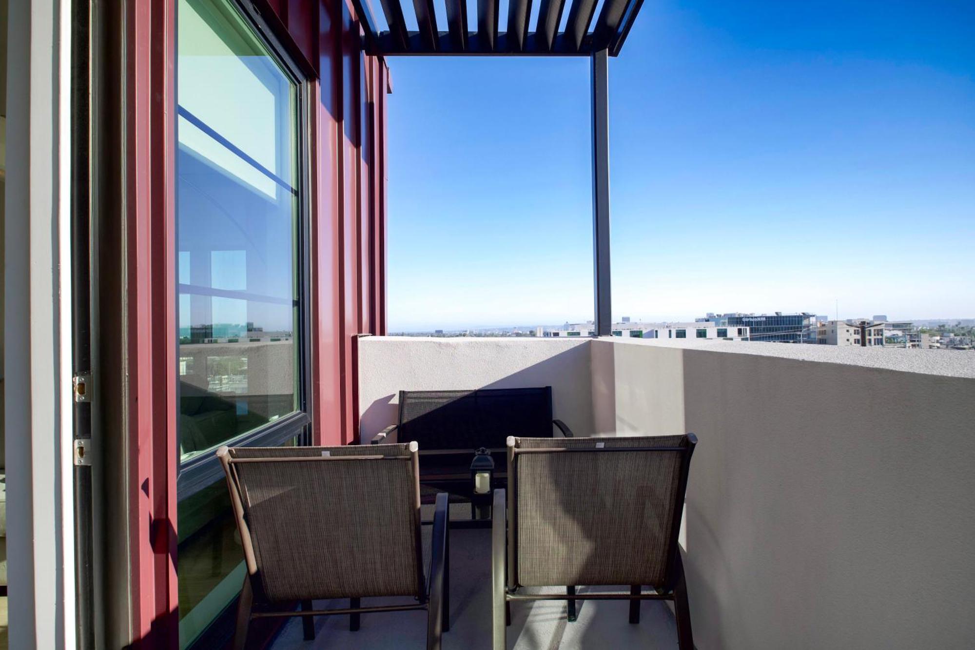 Capsule hotel Compass Luxury Living Los Angeles