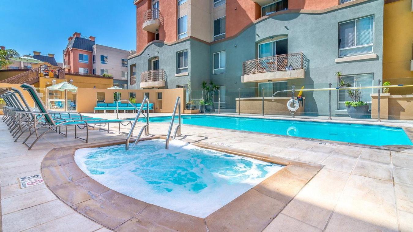Spacious 3-bedroom 3bth In Marina Del Rey! Pool, Hot Tub, Free Parking Los Angeles