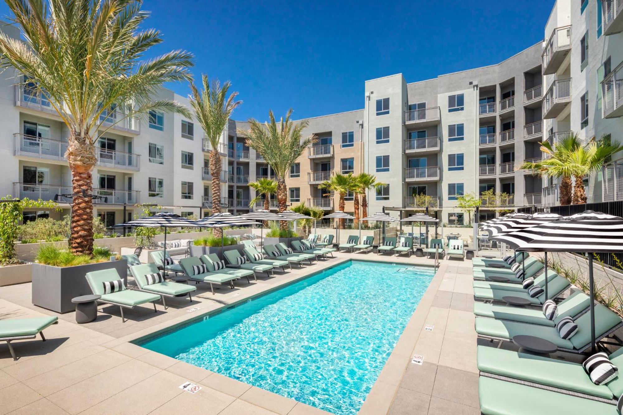 Compass Luxury Living Capsule hotel Los Angeles