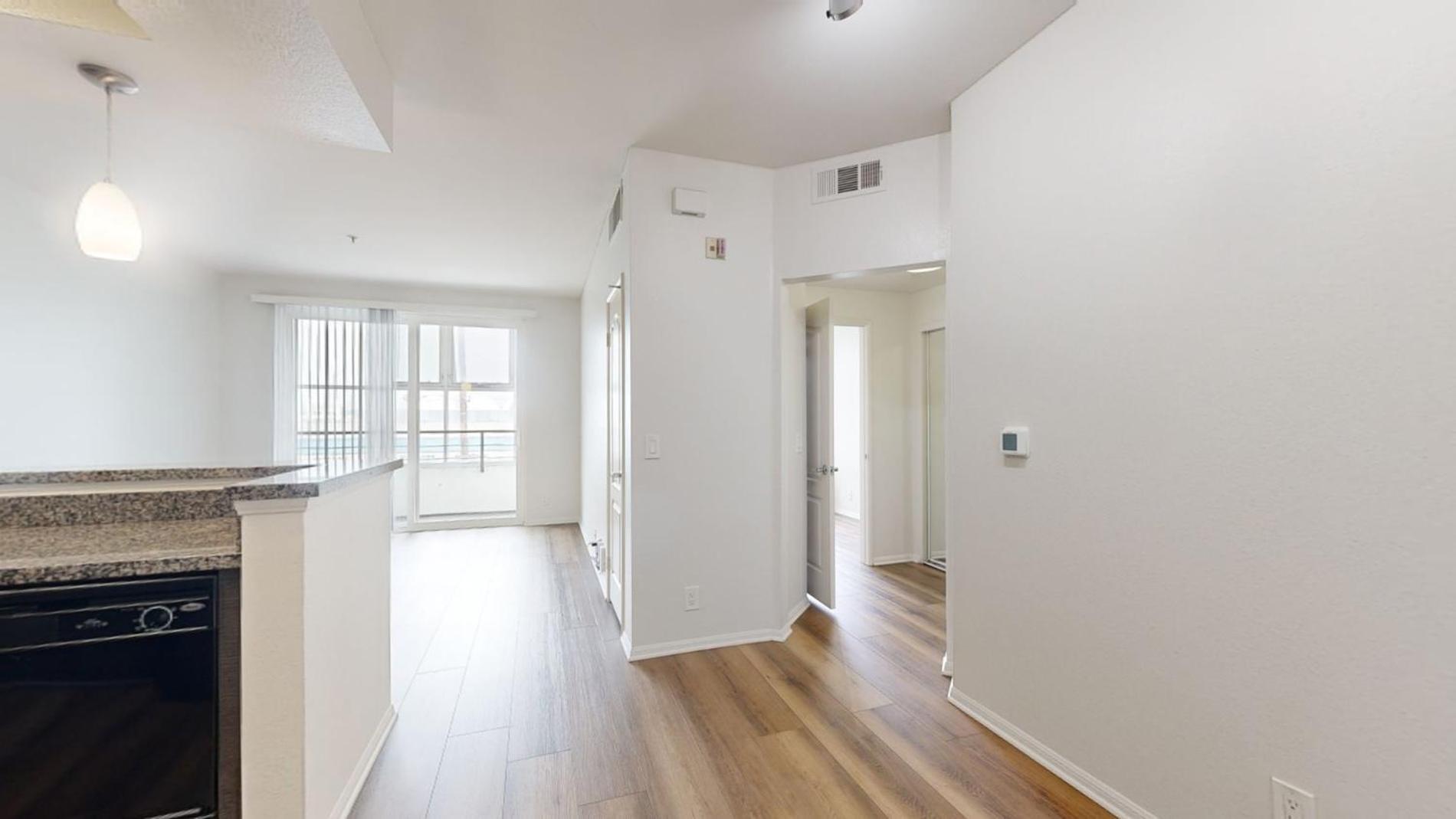Premier - Prime Mdr-venice Location With Pool, Gym & Hot Tub Apartment *