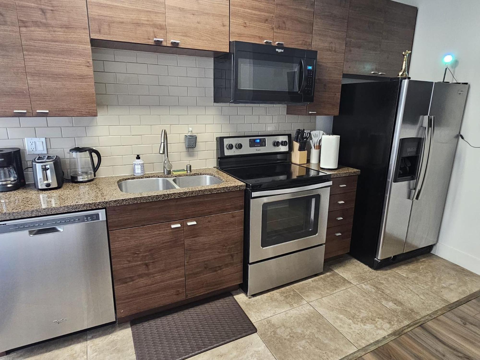 Apartment Premier - Prime Mdr-venice Location With Pool, Gym & Hot Tub *